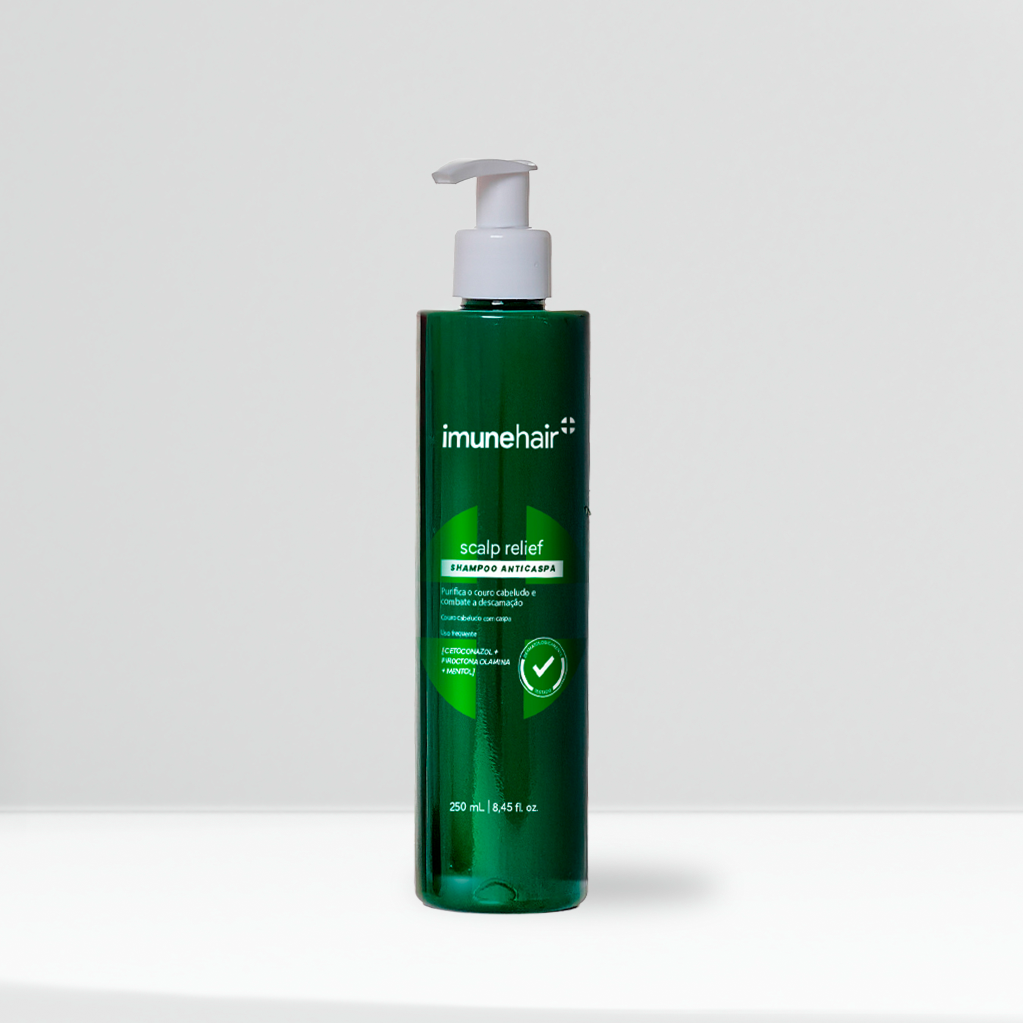 Embalagem verde do shampoo anticaspa, com o nome Scalp Relief Shampoo Anticaspa de 250ml.
